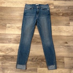Good American Lightweight Stretch Skinny Jeans with Raw Edge Hem
